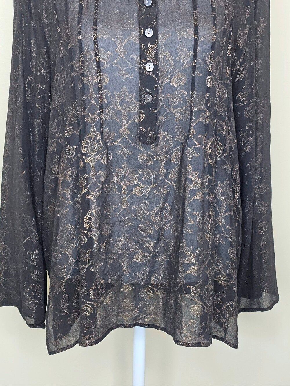 CHICO'S 100% Silk Sheer Foil Floral Blouse Mandarin Collar Pintuck Size 3 - Picture 4 of 13
